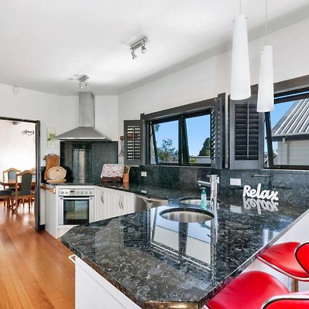 Lakefront Villa - Waitahanui Holiday Home Exterior photo
